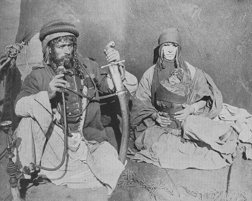bedouin_kahlil_sarkees_with_family1893
